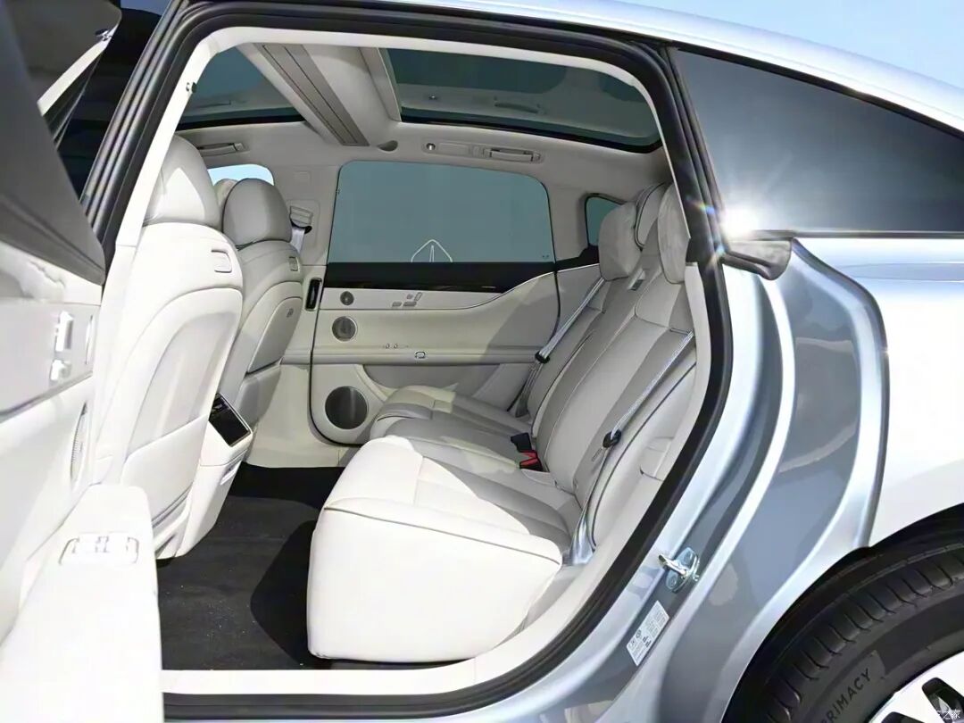 硬派“方盒子”？享界SUV骡车谍照曝光，内饰、底盘大揭秘！