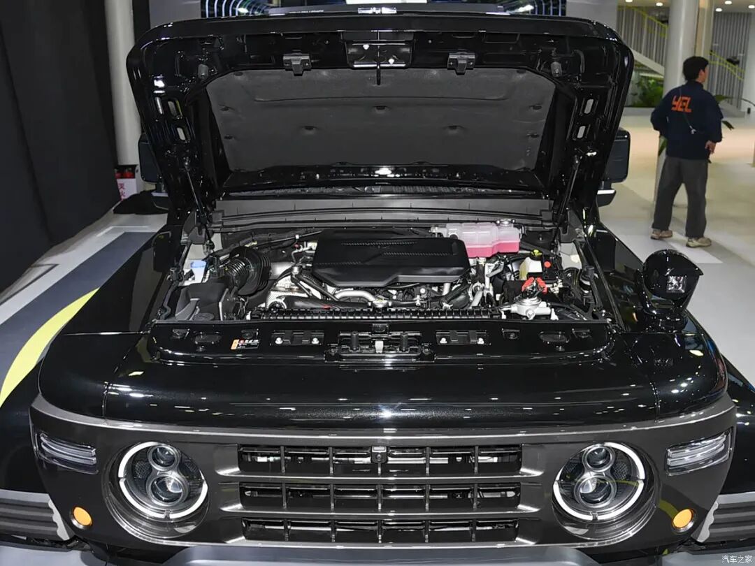 2.0T+8AT、415N·m，原厂涉水850mm，上山下水不在话下！