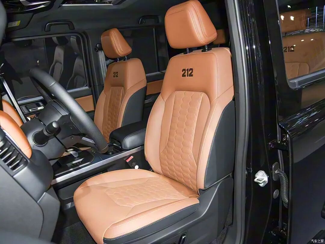 2.0T+8AT、415N·m,原厂涉水850mm,上山下水不在话下!