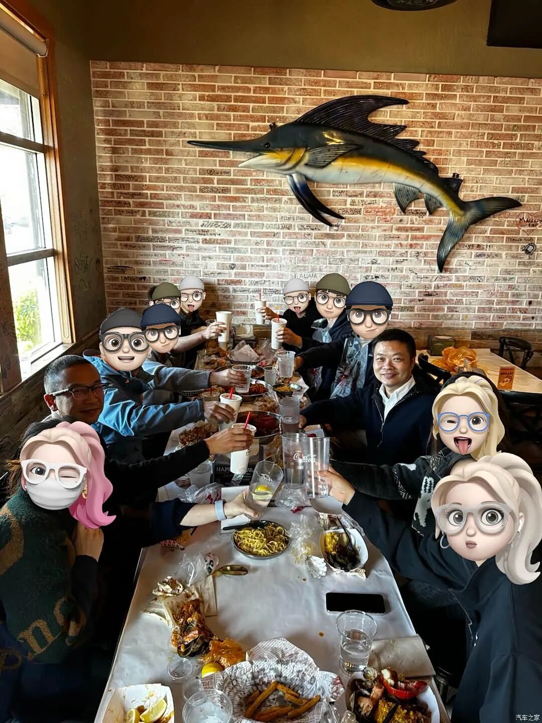 何小鹏再夸特斯拉FSD丝滑,赌明年小鹏有同等水平,输了让同事裸跑?