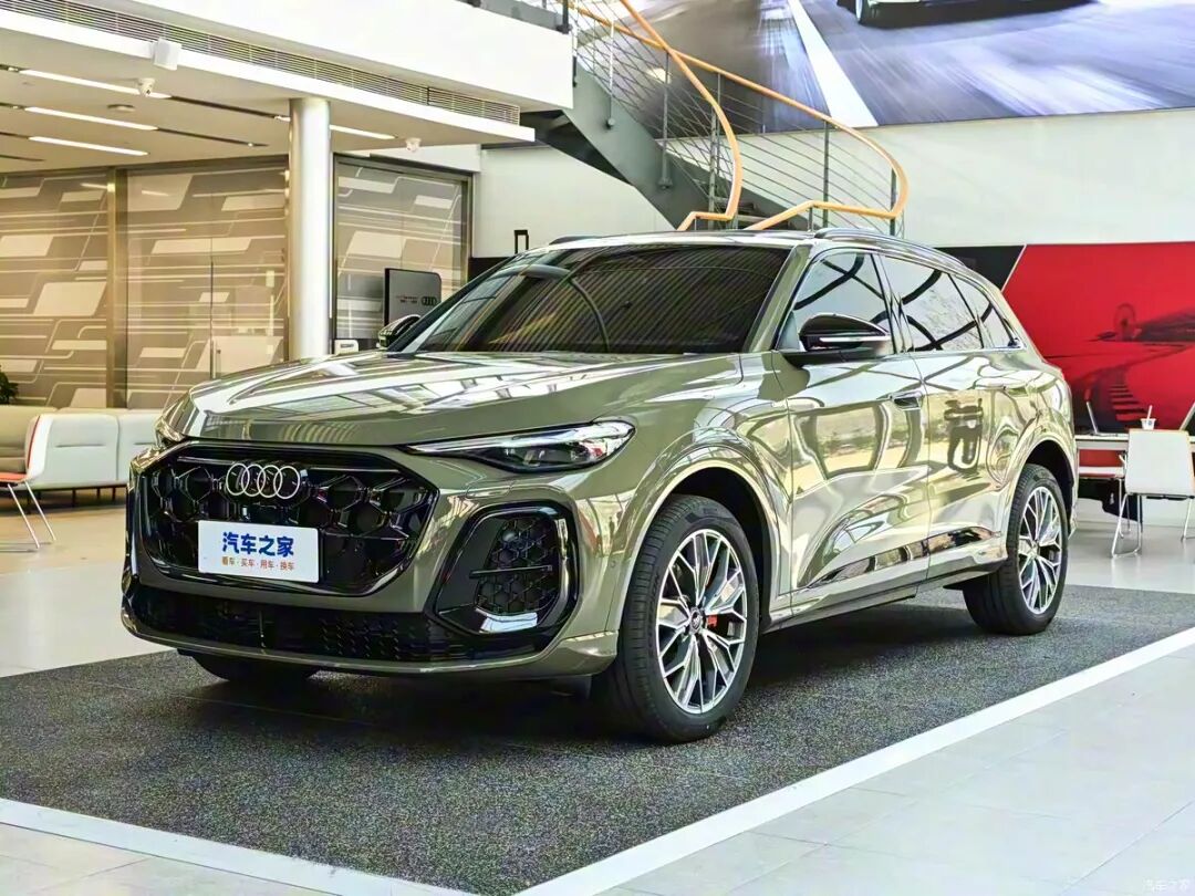 2.0T、四驱,20英寸双五幅轮圈,曲面双联屏,PPC平台+华为乾崑智驾,这奥迪喜欢吗?