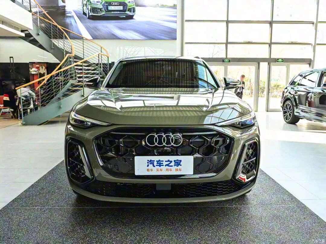 2.0T、四驱,20英寸双五幅轮圈,曲面双联屏,PPC平台+华为乾崑智驾,这奥迪喜欢吗?