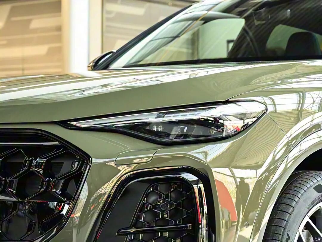 2.0T、四驱,20英寸双五幅轮圈,曲面双联屏,PPC平台+华为乾崑智驾,这奥迪喜欢吗?