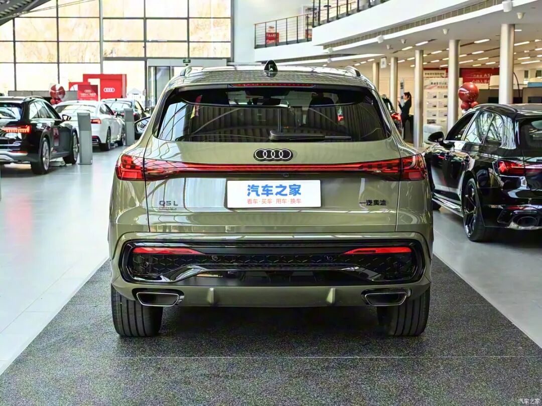 2.0T、四驱,20英寸双五幅轮圈,曲面双联屏,PPC平台+华为乾崑智驾,这奥迪喜欢吗?