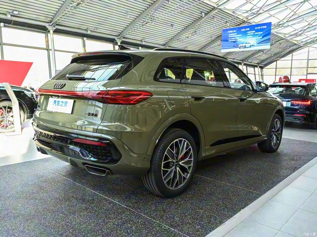 2.0T、四驱,20英寸双五幅轮圈,曲面双联屏,PPC平台+华为乾崑智驾,这奥迪喜欢吗?