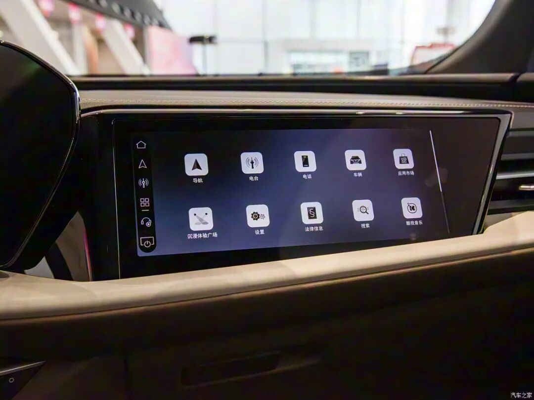 2.0T、四驱,20英寸双五幅轮圈,曲面双联屏,PPC平台+华为乾崑智驾,这奥迪喜欢吗?