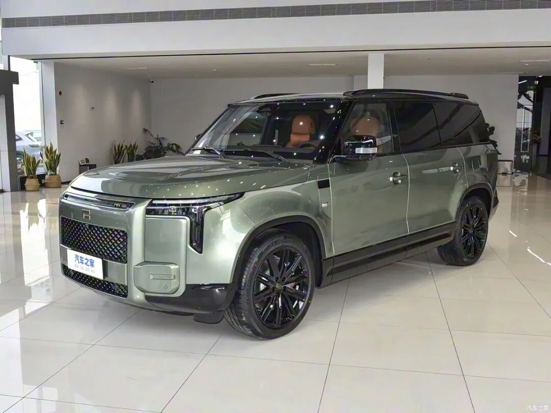 1.5T，空气悬架，电吸门、零重力座椅、后排娱乐屏都有！喜欢“方盒子”的别错过！