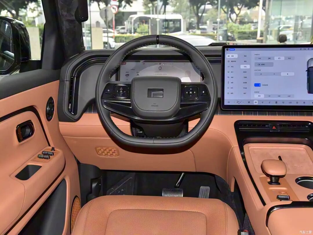 1.5T，空气悬架，电吸门、零重力座椅、后排娱乐屏都有！喜欢“方盒子”的别错过！