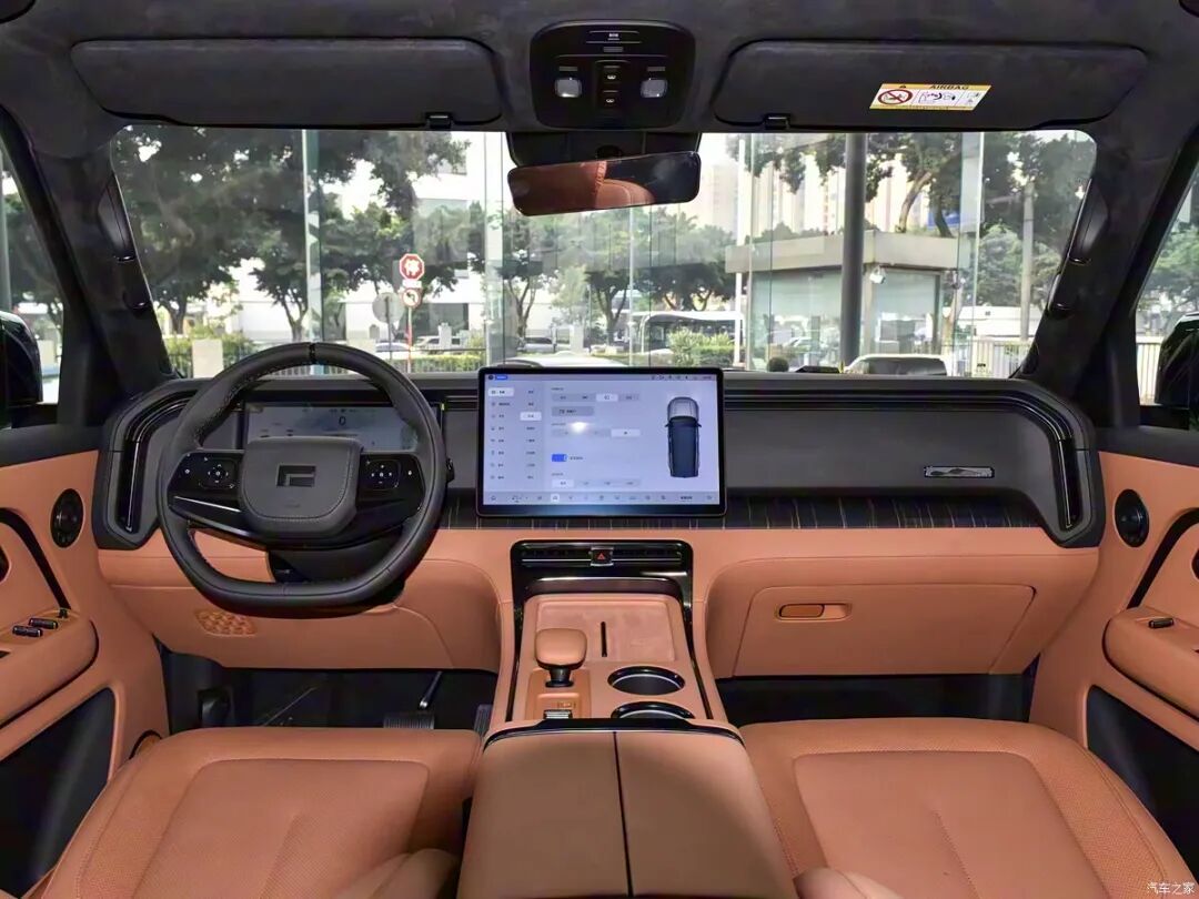 1.5T，空气悬架，电吸门、零重力座椅、后排娱乐屏都有！喜欢“方盒子”的别错过！
