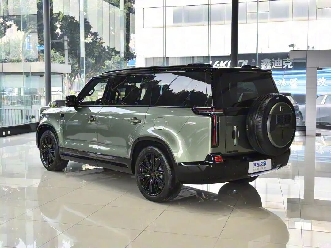 1.5T，空气悬架，电吸门、零重力座椅、后排娱乐屏都有！喜欢“方盒子”的别错过！