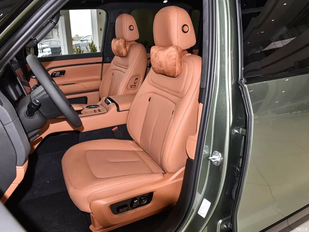 1.5T，空气悬架，电吸门、零重力座椅、后排娱乐屏都有！喜欢“方盒子”的别错过！