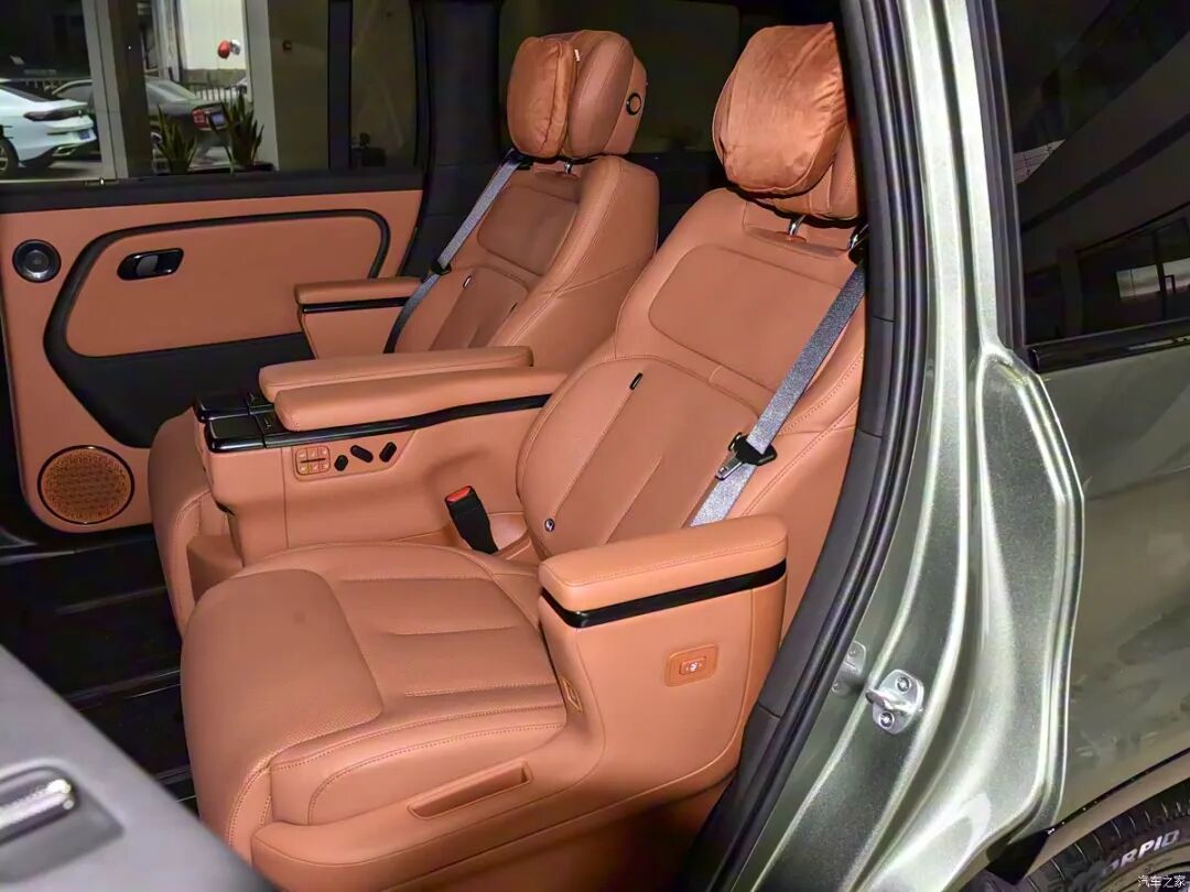 1.5T，空气悬架，电吸门、零重力座椅、后排娱乐屏都有！喜欢“方盒子”的别错过！