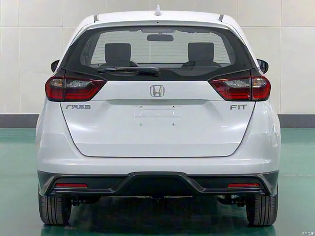 1.5L+CVT，家用小车上新，3种车身颜色可选，坐等价格！