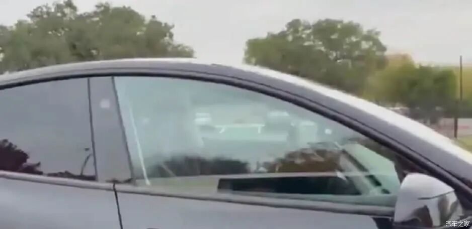 陶琳：取消了安全员的特斯拉无人驾驶网约车正进行测试