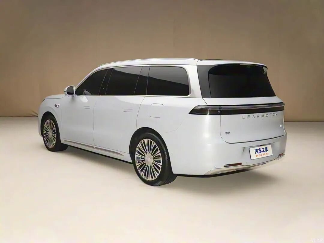 车长超5米2，轴距3米1多，“冰箱、彩电、大沙发”，还有3.6米级圆规掉头！