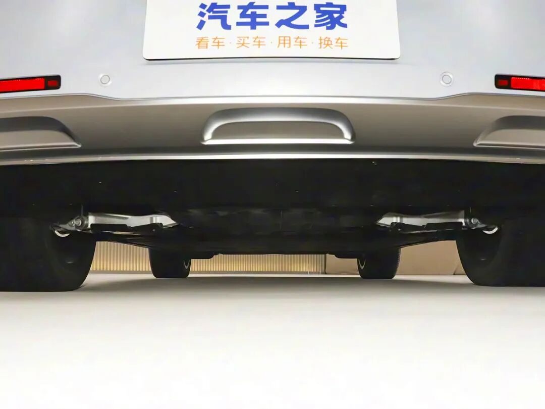 车长超5米2，轴距3米1多，“冰箱、彩电、大沙发”，还有3.6米级圆规掉头！