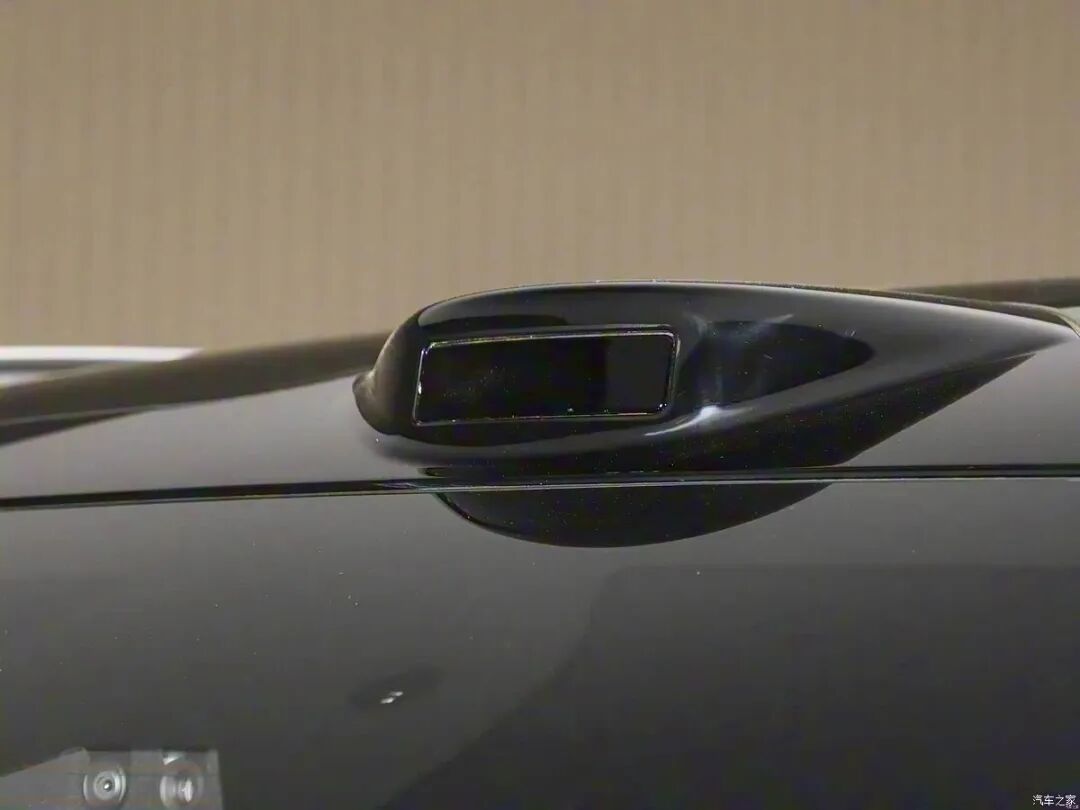 车长超5米2，轴距3米1多，“冰箱、彩电、大沙发”，还有3.6米级圆规掉头！