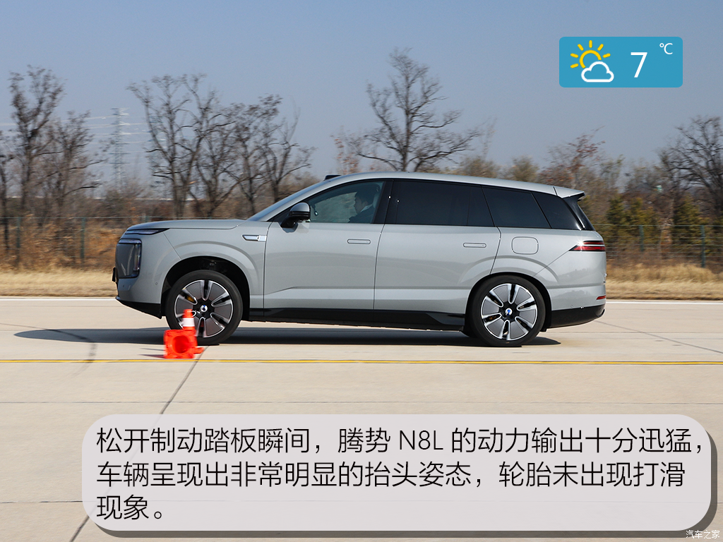 2.0T发动机+三电机+E-CVT，2.9吨，百公里才6个多油！