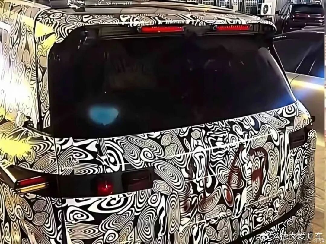 2.0T发动机+三电机，原地掉头、蟹行模式，买中大型SUV的等等它！