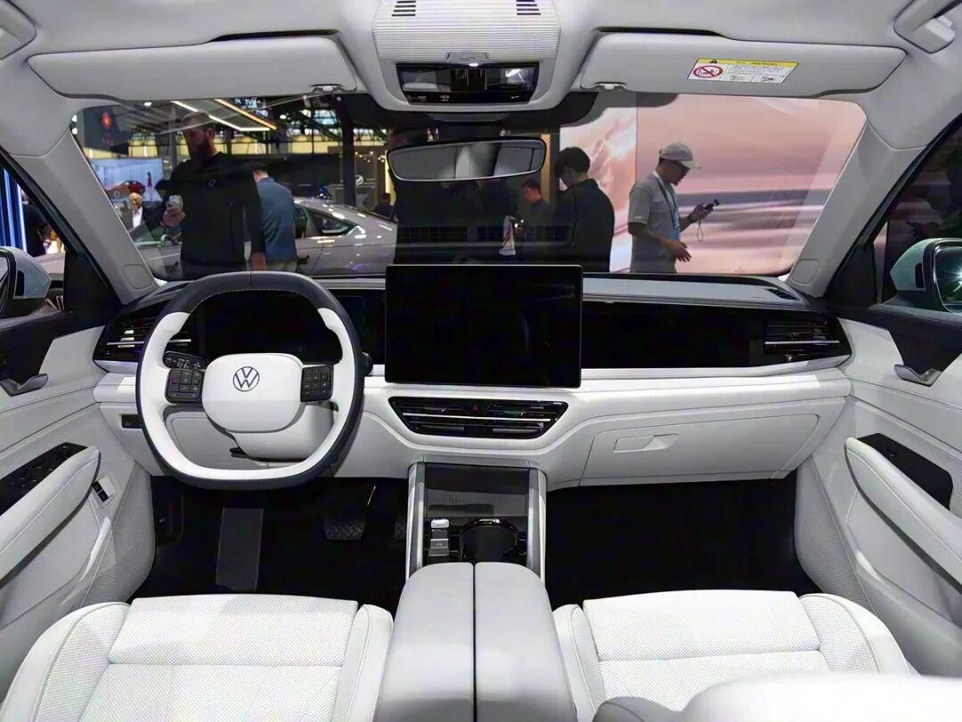 1.5T插混，续航1300km！ 大气优雅，运动感十足！