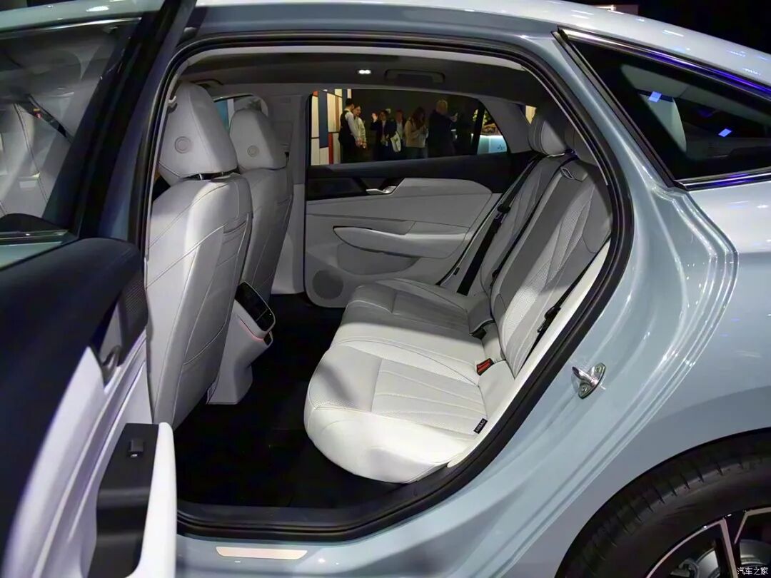 1.5T插混，续航1300km！ 大气优雅，运动感十足！