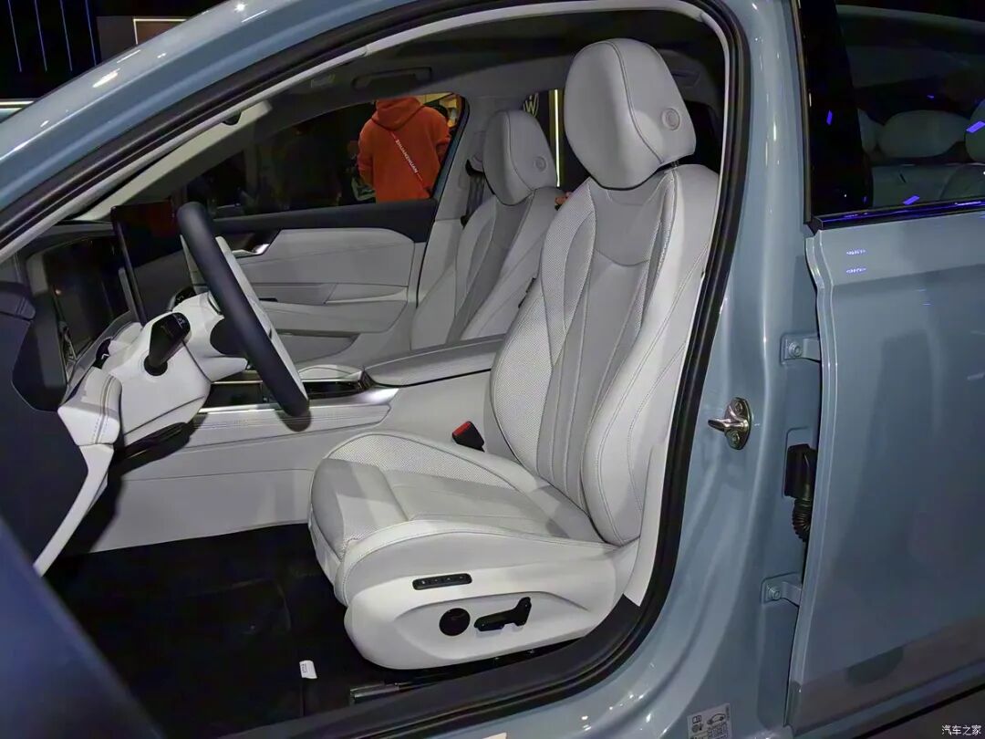 1.5T插混，续航1300km！ 大气优雅，运动感十足！