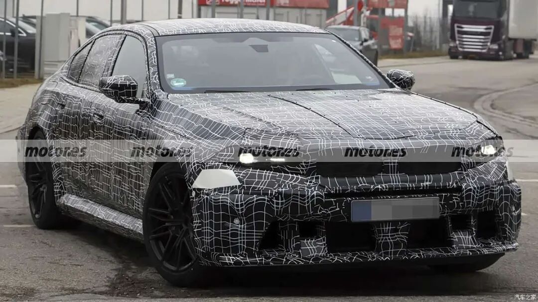 “双肾”格栅再进化！4.4T V8，727马力，1000牛·米，宝马粉有福了！