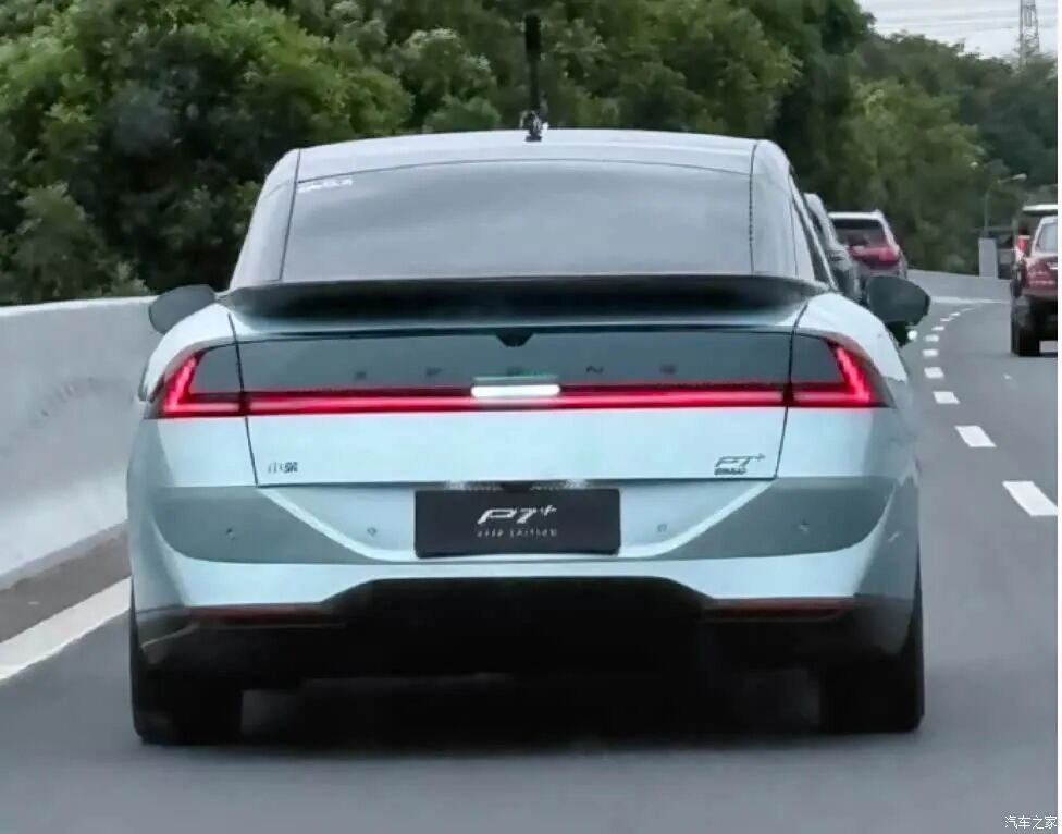 车长超5米，轴距3米，贯穿式尾灯，小鸭尾，这车颜值又提高了！