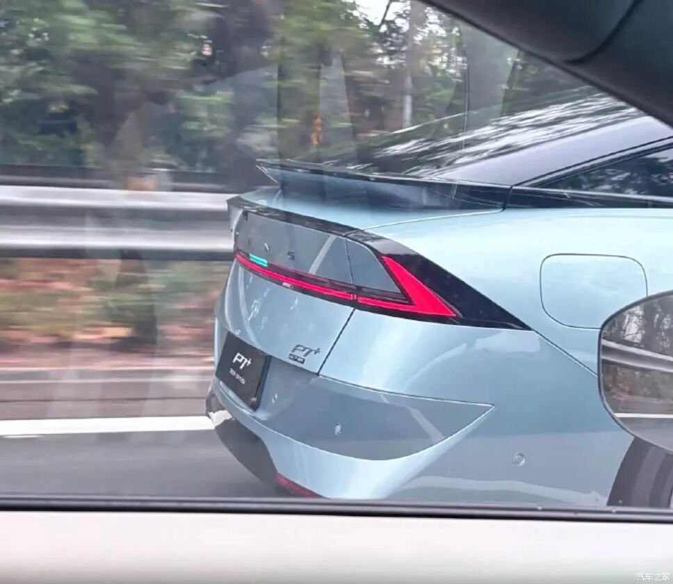 车长超5米，轴距3米，贯穿式尾灯，小鸭尾，这车颜值又提高了！