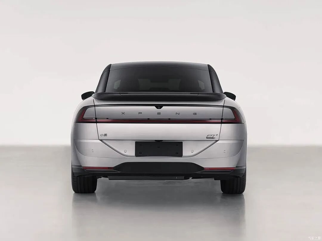 车长超5米，轴距3米，贯穿式尾灯，小鸭尾，这车颜值又提高了！