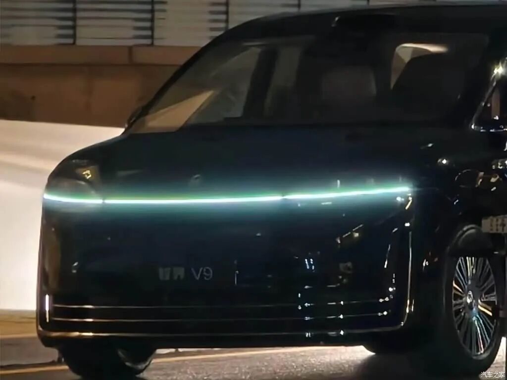 车长5米3,轴距3米2,激光雷达,双侧侧滑门,50万级MPV等等这辆!