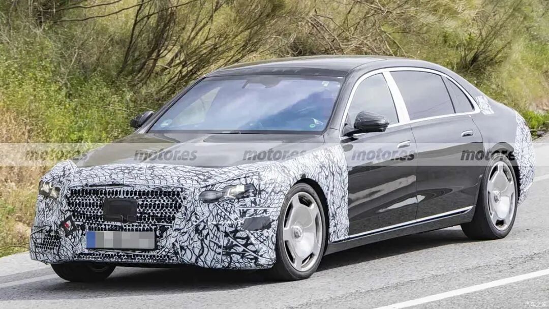 6.0T V12发动机,612马力,双边四出排气,还得是S级!