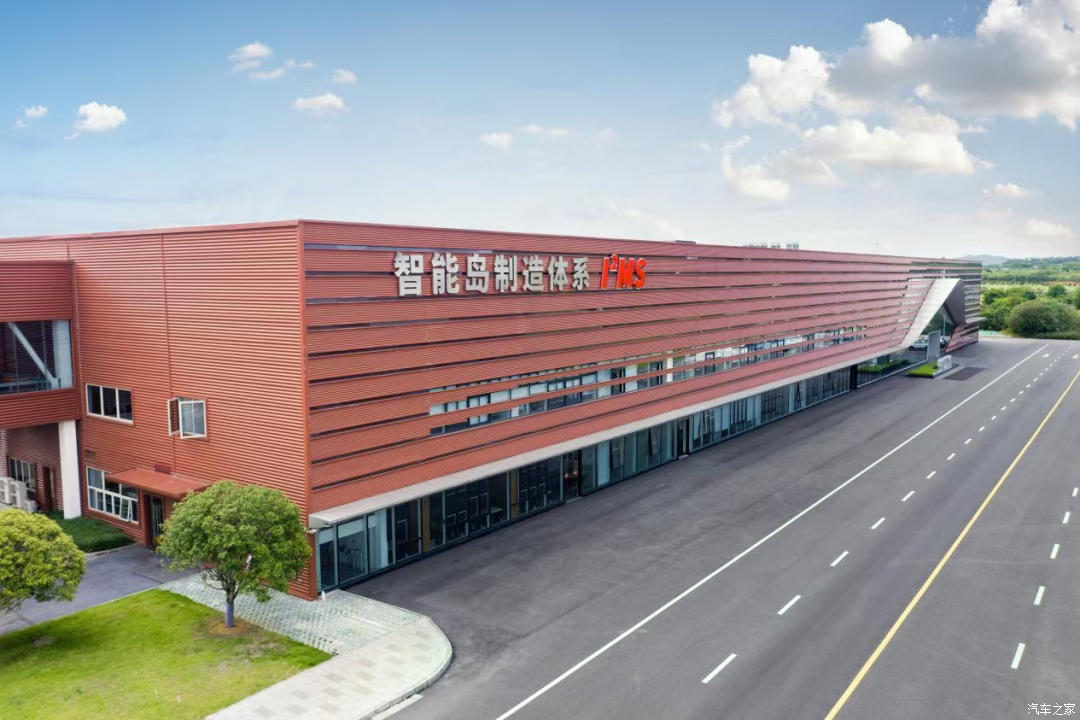 大六座SUV！车长超5米2，轴距3米1多，贯穿式尾灯，标配乾崑ADS 4 Pro！