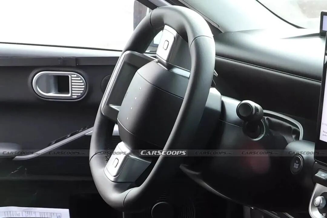 上翘车尾，溜背车顶，半封闭式轮圈，运动感十足，全新纯电“小钢炮”来了！