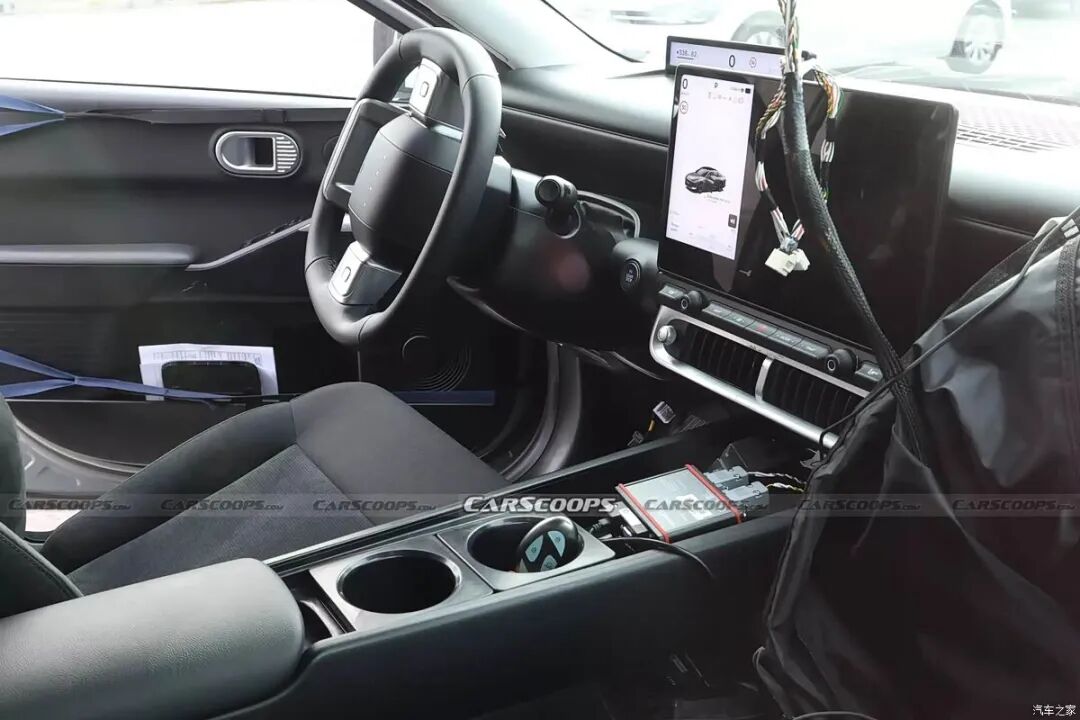 上翘车尾，溜背车顶，半封闭式轮圈，运动感十足，全新纯电“小钢炮”来了！