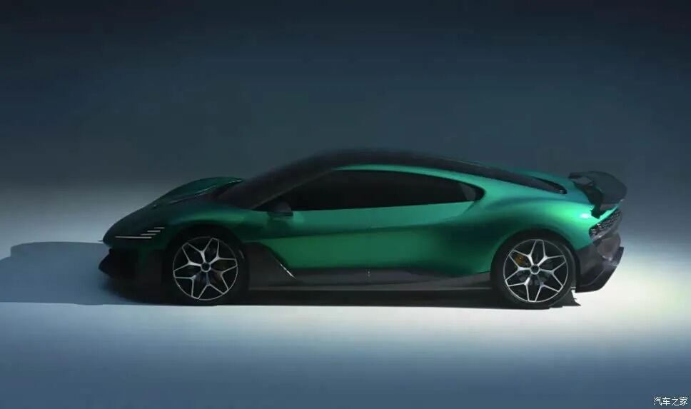 超1000马力，零百加速小于1.8秒，贯穿式尾灯，这车有点帅！