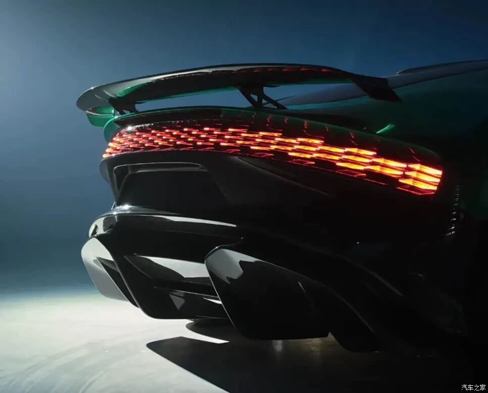 超1000马力，零百加速小于1.8秒，贯穿式尾灯，这车有点帅！