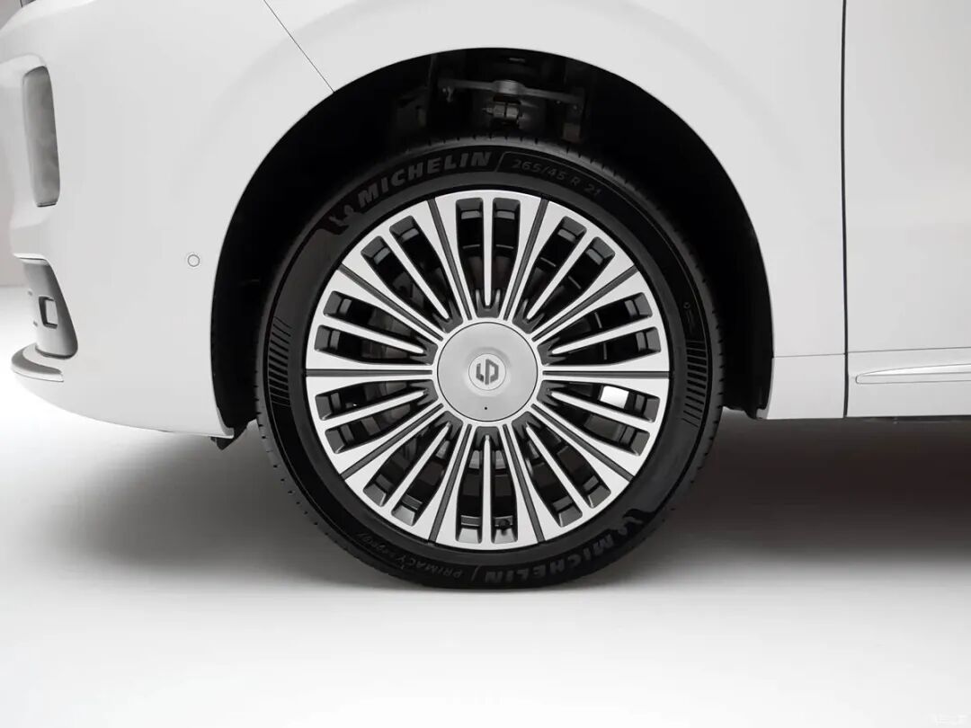 车长5米2多，轴距超3米1，“冰箱、彩电、大沙发”，选它还是乐道L90？