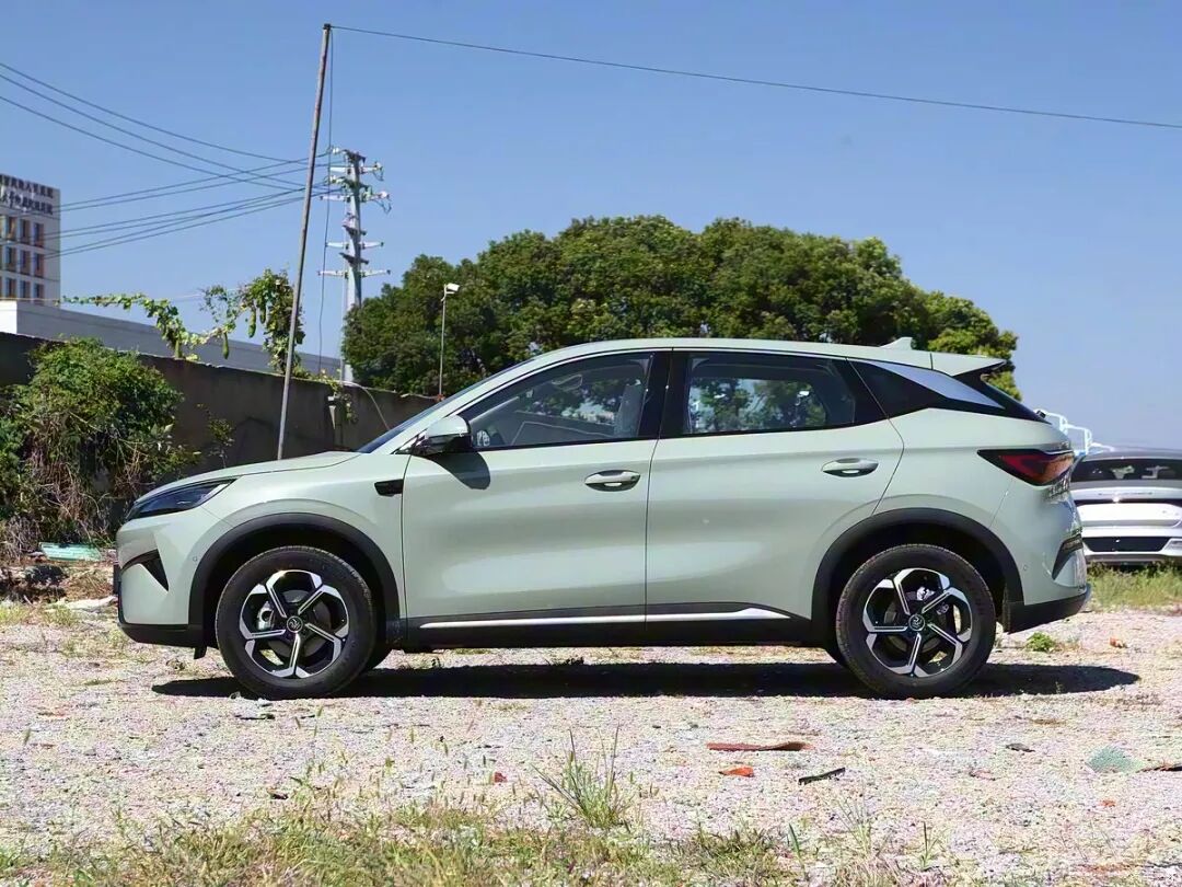 比亚迪全新SUV谍照曝光！或命名为元MAX，进入宋家族地盘？