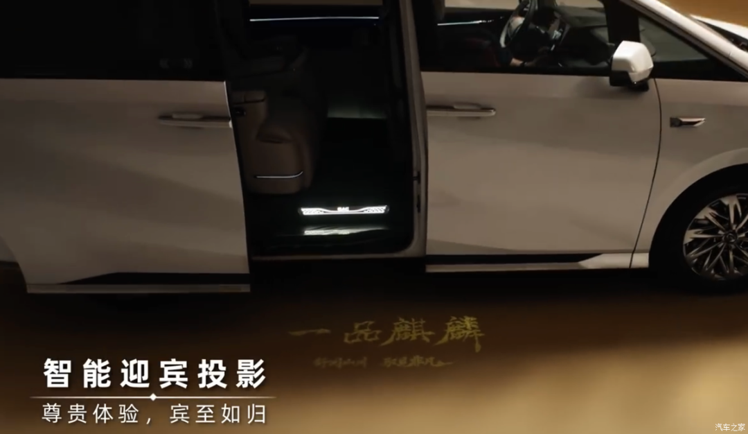 2.0T、645牛·米，五星SPA双零重力座椅，这车坐起来得挺舒服！