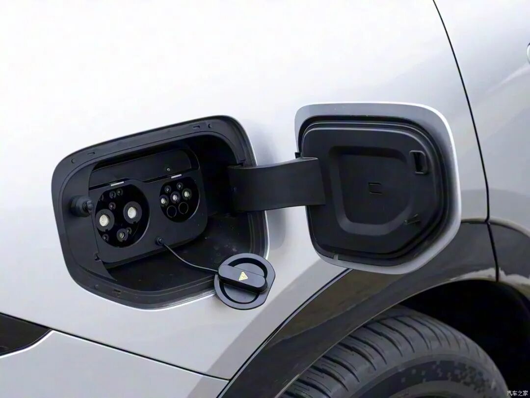 质感更强，电吸门，800V技术+5C超充电池，续航1704km，买新车的看看这辆！