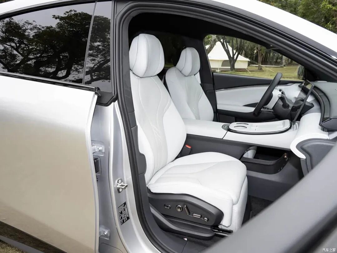 质感更强，电吸门，800V技术+5C超充电池，续航1704km，买新车的看看这辆！