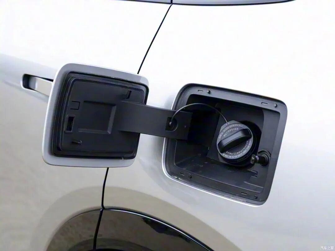 质感更强，电吸门，800V技术+5C超充电池，续航1704km，买新车的看看这辆！