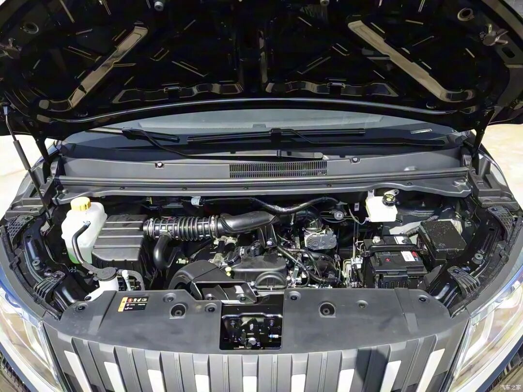 5.98万起，两种动力可选，垂瀑式的中网，还是侧滑门！