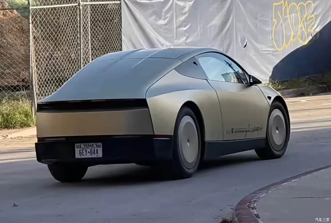 马斯克证实没有刹车和方向盘的特斯拉Cybercab将于2026年4月量产！