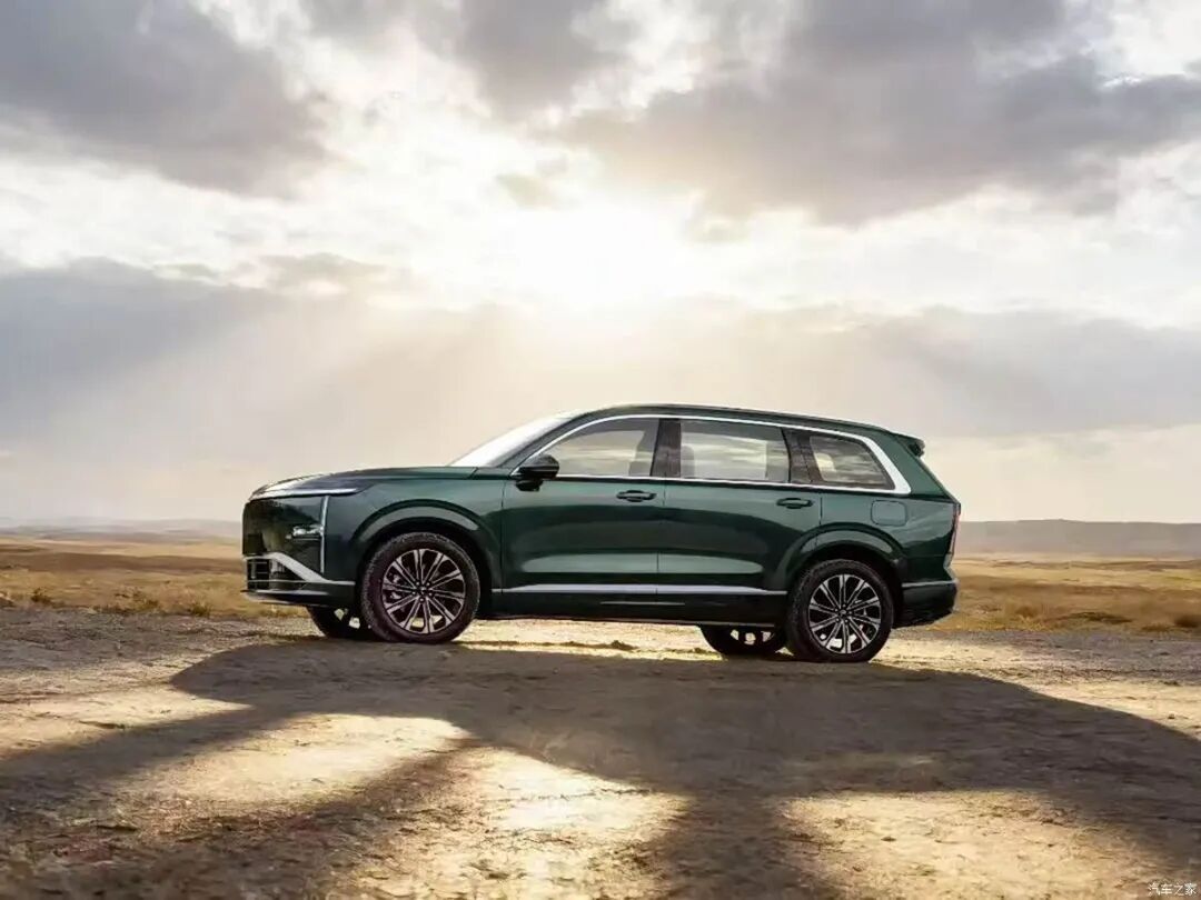 车长近5米,百公里不到6个油!精致、时尚,这还是你认识的五菱吗?