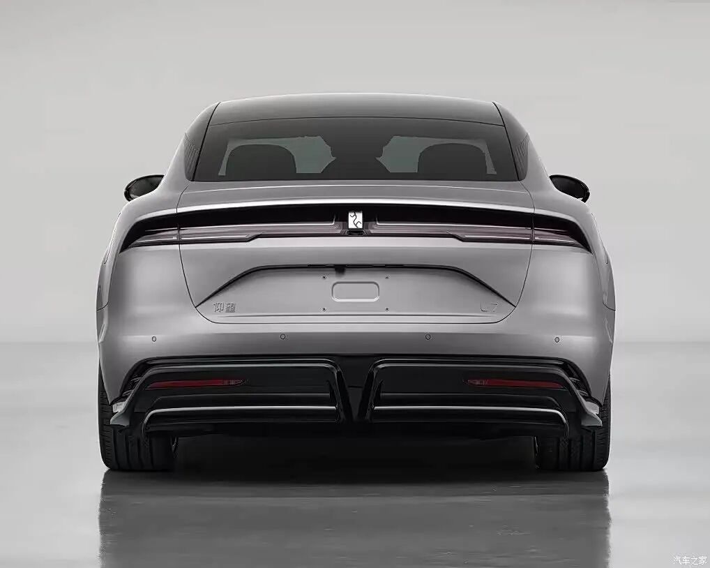 1000kW+1000km!电子外后视镜、碳纤维侧裙板,还有20英寸大轮圈可选!