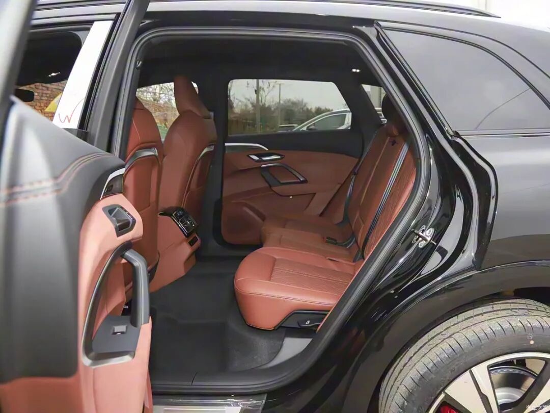 轴距3066mm!2.0T/3.0T动力,前后独立悬架,买A6子的再等等!