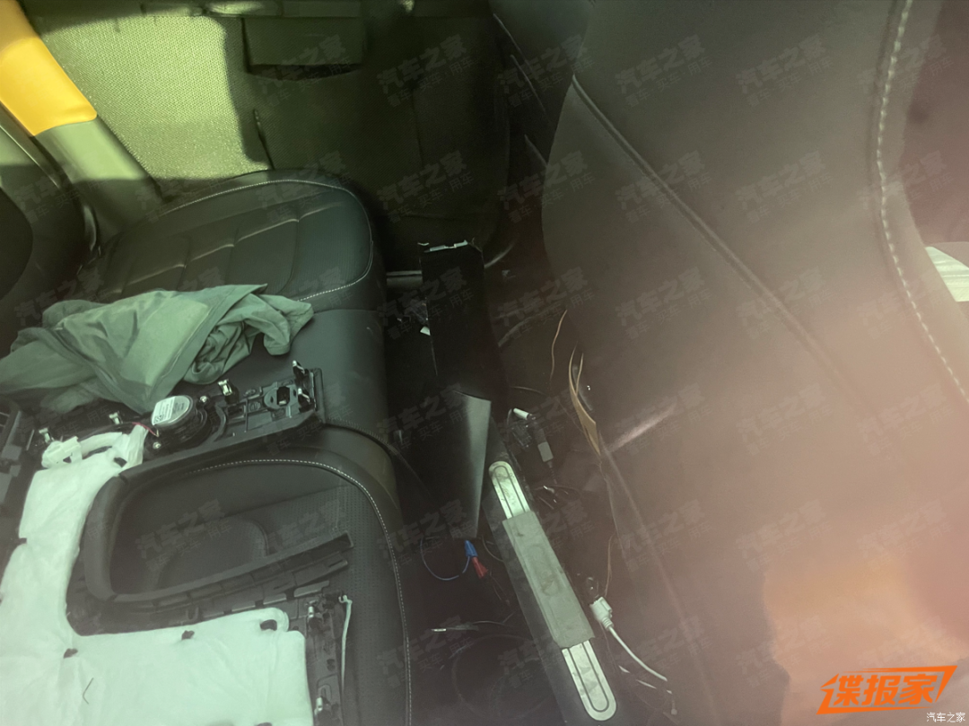 副驾双联屏?一体式桶形座椅,贯穿式尾灯,这空间你觉得怎么样?