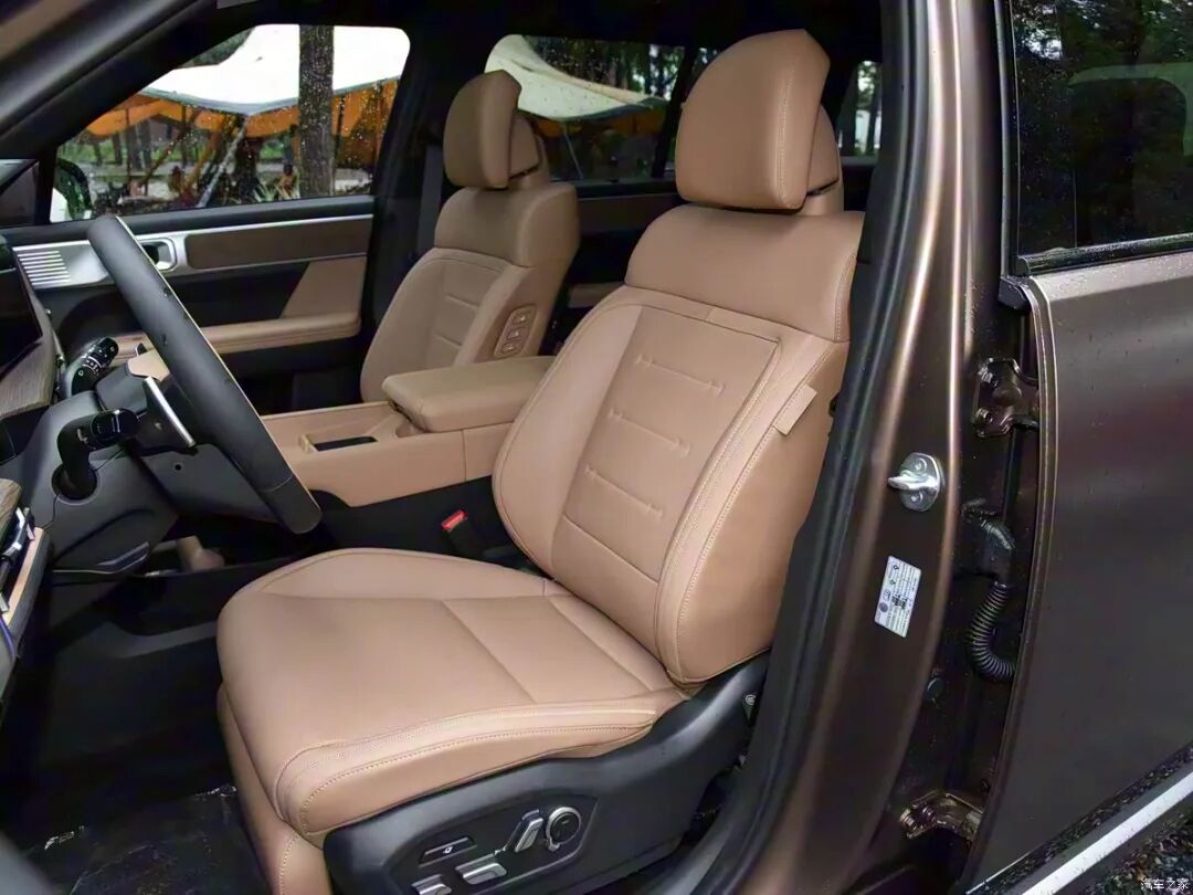 2.0T+8AT，前后独立悬架，Nappa真皮，5/6/7座可选，20万买SUV你会选它吗？